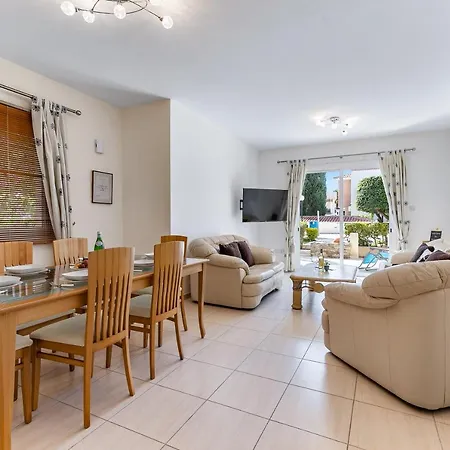 Antonia's Palace Rooftop Jacuzzi Stunning View * Paphos