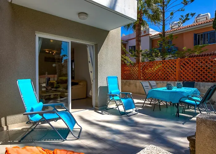 Antonia's Palace Rooftop Jacuzzi Stunning View فيلة بافوس