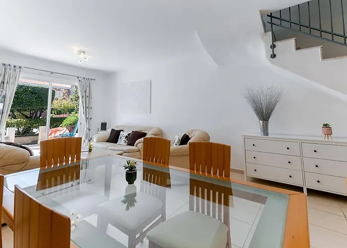 Antonia's Palace Rooftop Jacuzzi Stunning View فيلة بافوس