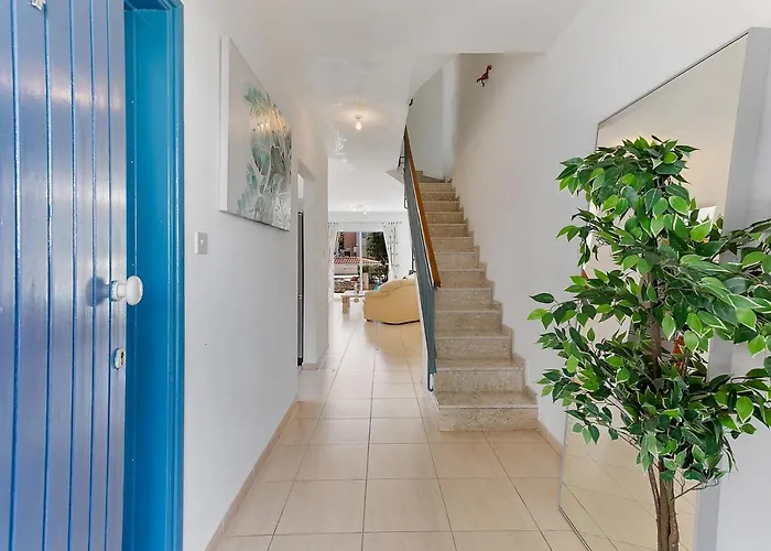 Antonia's Palace Rooftop Jacuzzi Stunning View فيلة