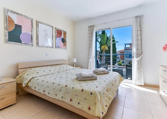 Antonia's Palace Rooftop Jacuzzi Stunning View فيلة بافوس