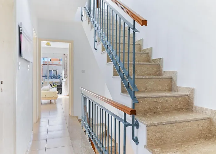 Antonia's Palace Rooftop Jacuzzi Stunning View فيلة