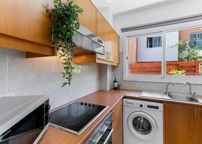 Antonia's Palace Rooftop Jacuzzi Stunning View بافوس