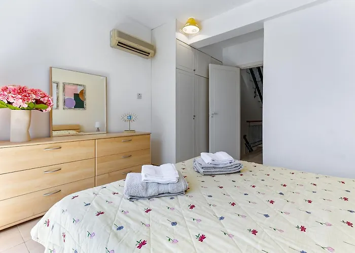 Antonia's Palace Rooftop Jacuzzi Stunning View * パ フォス